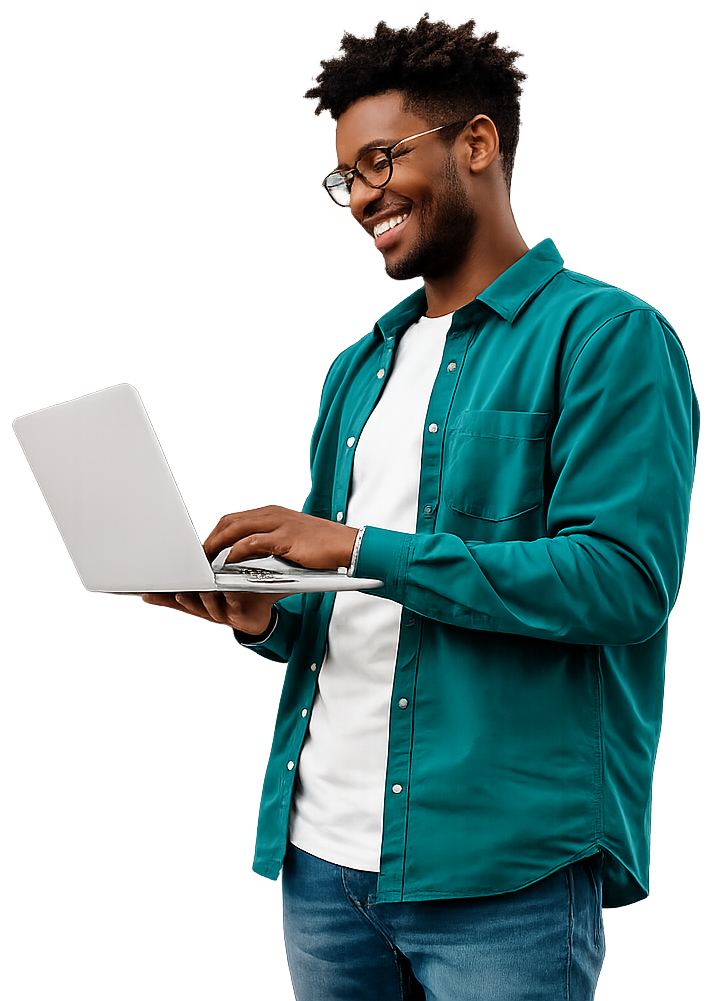 Apprenant souriant suivant une formation Mudey sur son ordinateur portable